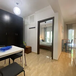 κάντε κράτηση εδώ